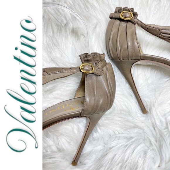 VALENTINO Vintage Taupe Leather Ruffle Accent Open Toe Stiletto Heels, Size 38.5 - Picture 9 of 16
